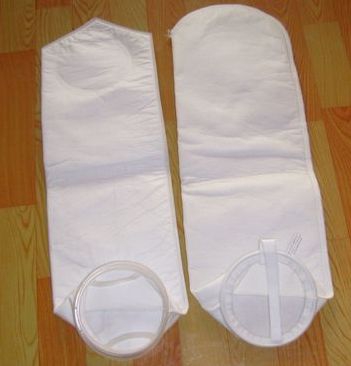 選擇和購(gòu)買氣體過(guò)濾器應(yīng)該關(guān)注哪些指標(biāo)。過(guò)濾袋所有原料均是本白色，未經(jīng)任何特別漂染處理，完全符合環(huán)保標(biāo)準(zhǔn)，更由于針刺氈的三維過(guò)濾層，使得液體流過(guò)過(guò)濾袋時(shí)，顆粒會(huì)由于深層過(guò)濾機(jī)理滯留于液體過(guò)濾袋的內(nèi)壁表面及深層，對(duì)固體或膠體顆粒具有高捕集效率 針刺氈過(guò)濾袋 是指袋式除塵器中配套的布袋，有除塵布制成。在火力發(fā)電，鋼鐵，以及水泥行業(yè)的生產(chǎn)過(guò)程中，會(huì)產(chǎn)生大量的灰塵，從而造成對(duì)大氣的嚴(yán)重污染，所以，國(guó)家對(duì)這類企業(yè)的大氣排放制定了嚴(yán)格的要求，而袋式除塵是廣泛使用的一種理想除塵方式，除塵袋（除塵濾袋）被稱為袋式除塵器的心臟，對(duì)于除塵效果起到非常重要的作用針刺氈過(guò)濾袋塑料環(huán)全熱溶焊接濾袋除同樣具有上述特征以外，濾袋的底部、側(cè)面及領(lǐng)環(huán)連接的方法都以熱溶方法焊接。傳統(tǒng)線縫濾袋由于針孔、材質(zhì)不均勻所產(chǎn)生的旁漏問(wèn)題，纖維脫落問(wèn)題等都被此種全熱熔焊接的濾袋解決，適用于更高要求的行業(yè)使用 